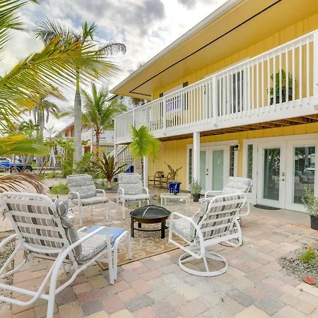Walk To Beach Family Retreat In Fort Myers Beach!